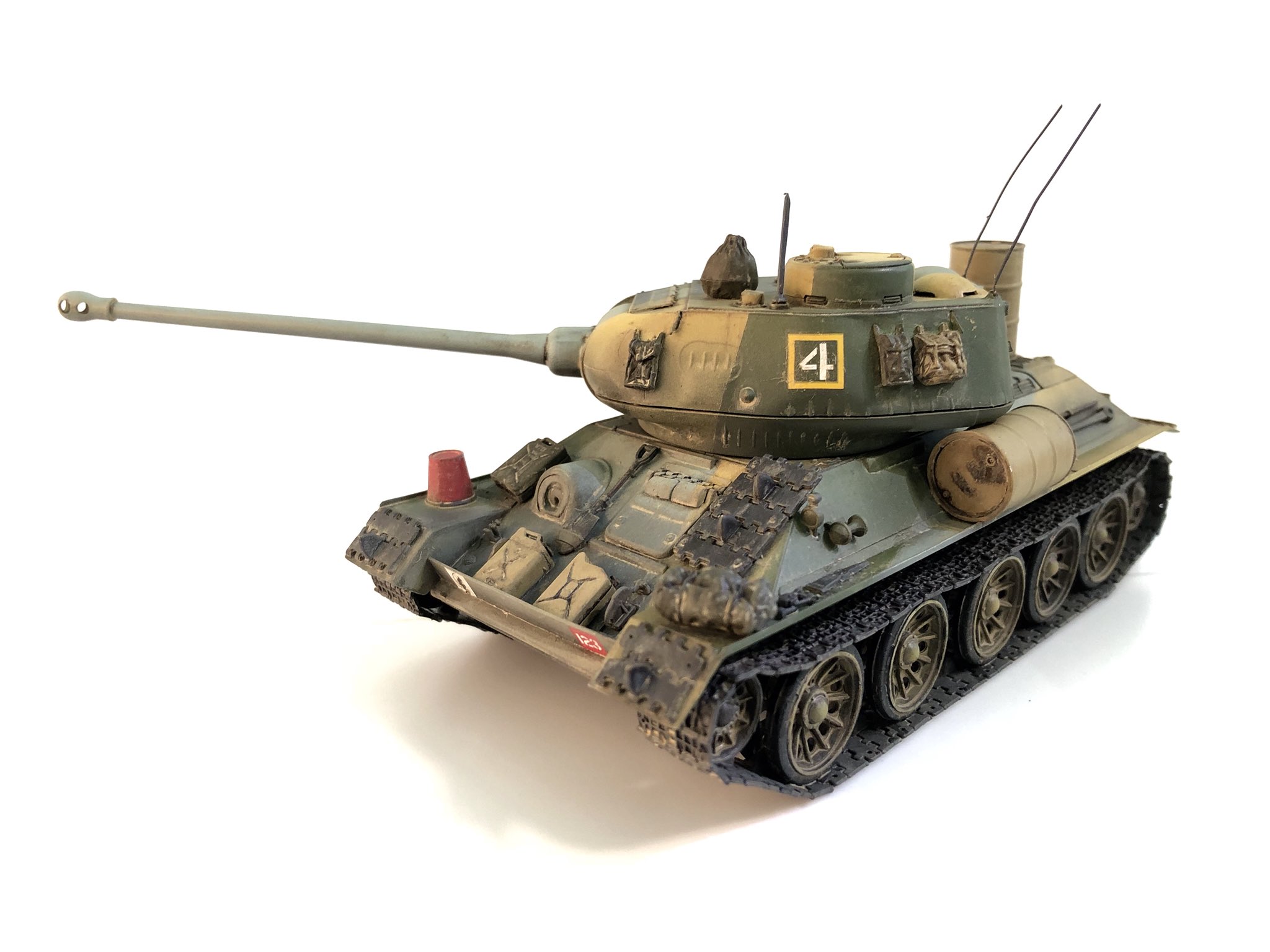 りよくちや 1 48 T 34 17ポンド砲完成です 今回はt 34英国生産案で ペーパープランで終わったものを自分の想像で作りました 自分が考える英国面をt 34という車体にすべて入れてみました フルインテリアなので時間が結構かかりましたね 晩冬ソ連祭り