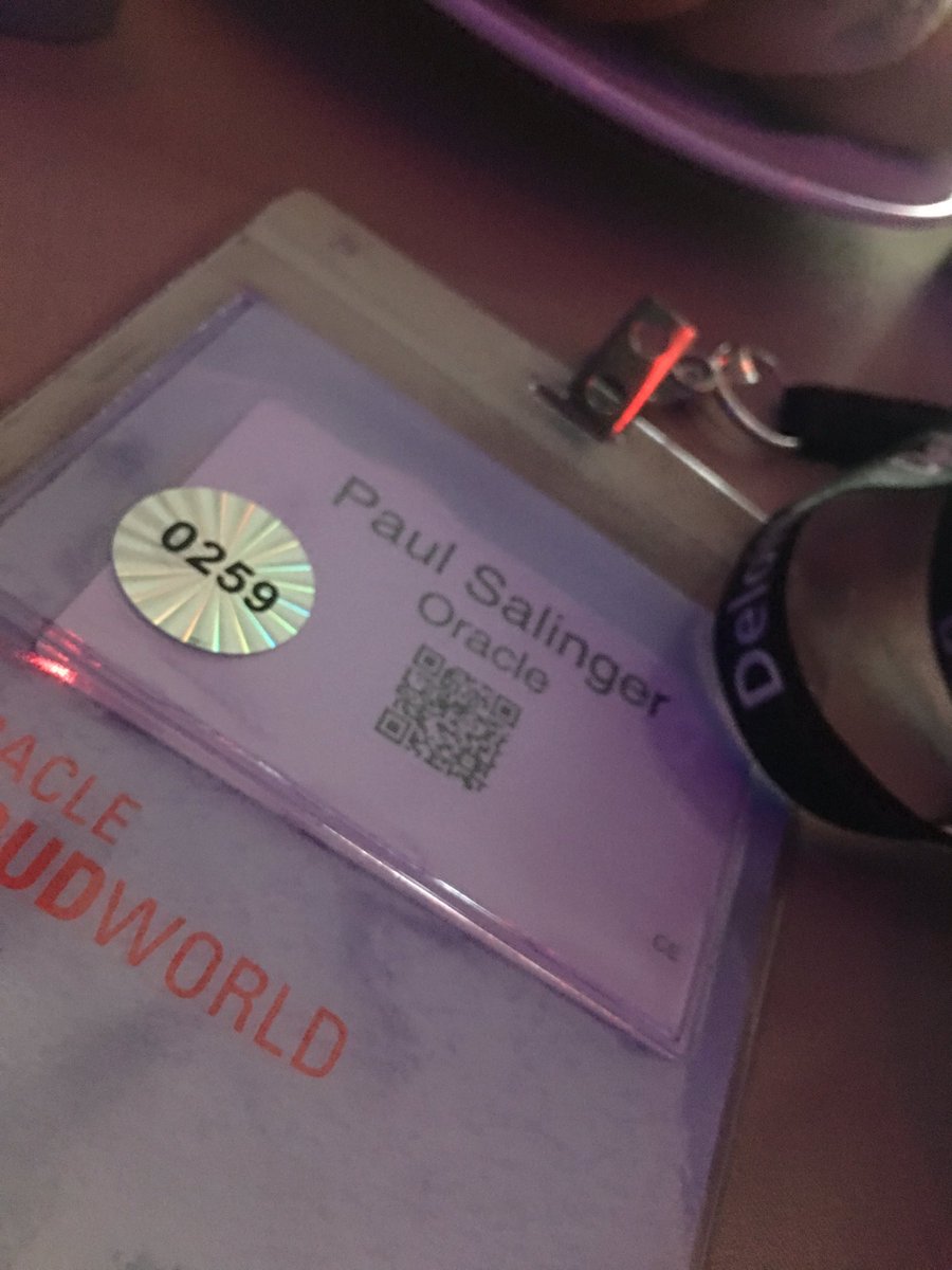 rwang0's tweet image. MyPOV: here in the treasures @psalinger seat #OracleMFE