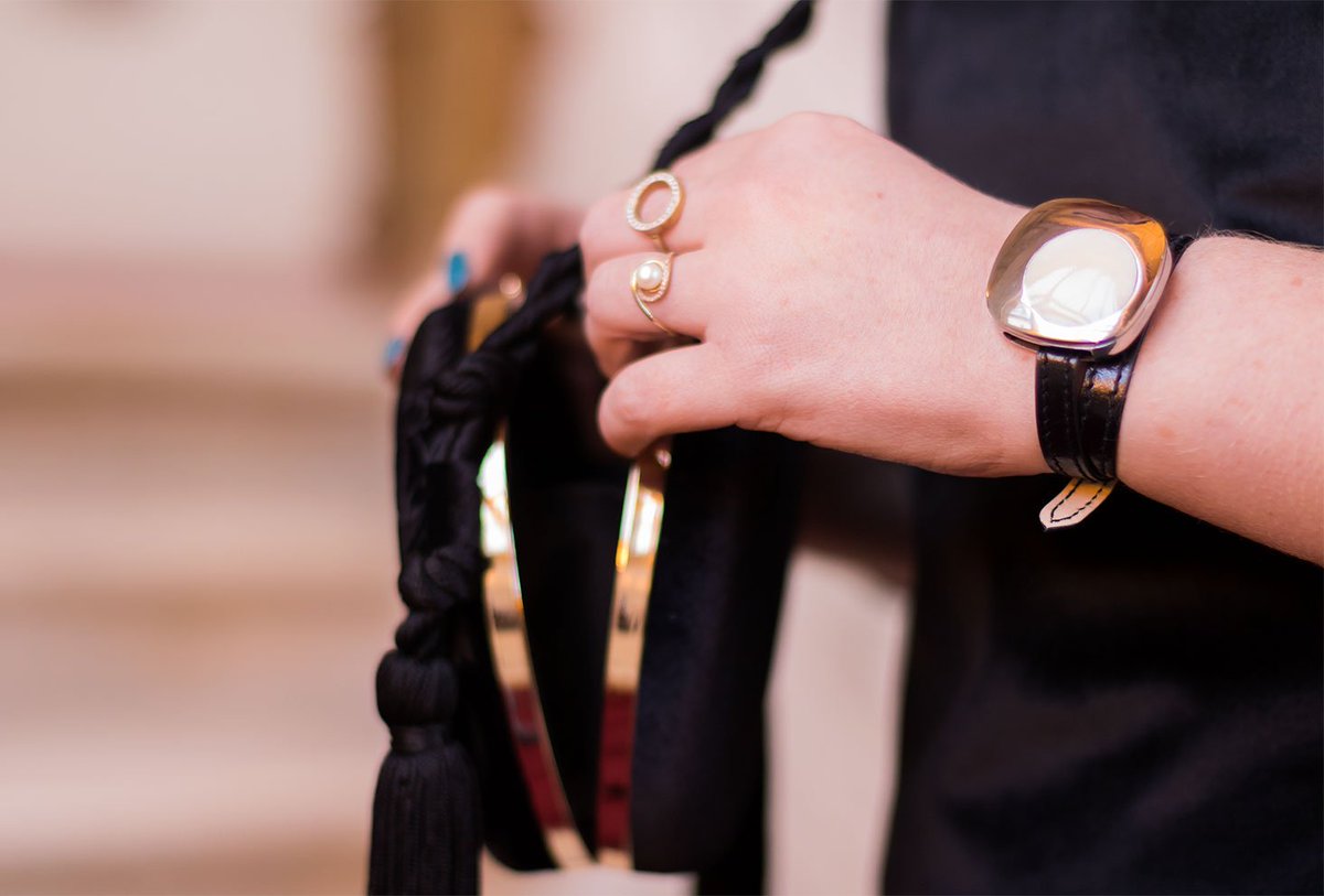 Hi_Lowly's tweet photo. Il ne vous reste plus que quelques jours pour bénéficier des soldes ! 
Pour découvrir Lowly Osso : https://t.co/9Qxfyzmq98
[ 📷 by @lespetitsboudins] #madeinfrance #smartjewel #mode https://t.co/rpQKE4AdCD