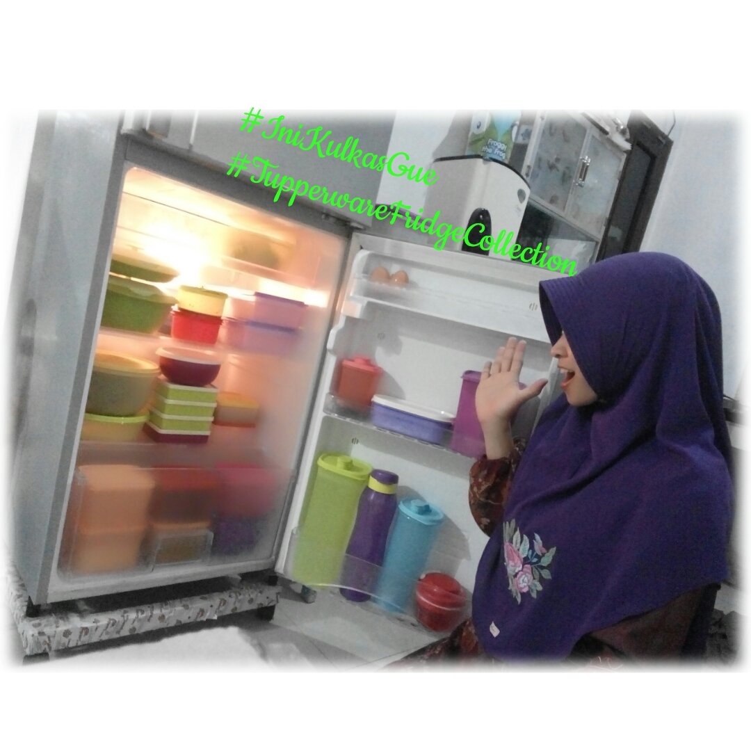 Mahafirnade's tweet photo. @tupperwareID Semenjak ada Tupperware Kulkas jadi Rapi &amp; Gak Bau Krn Tupperware memiliki fitur yg kedap udara, jd bau makanan gak akan tercampur..kulkaspun jd bersih #IniKulkasGue #TupperwareFridgeCollection ikutan yuks @Yulismh @dina @ninahmdh02 https://t.co/DHCARrLe4w