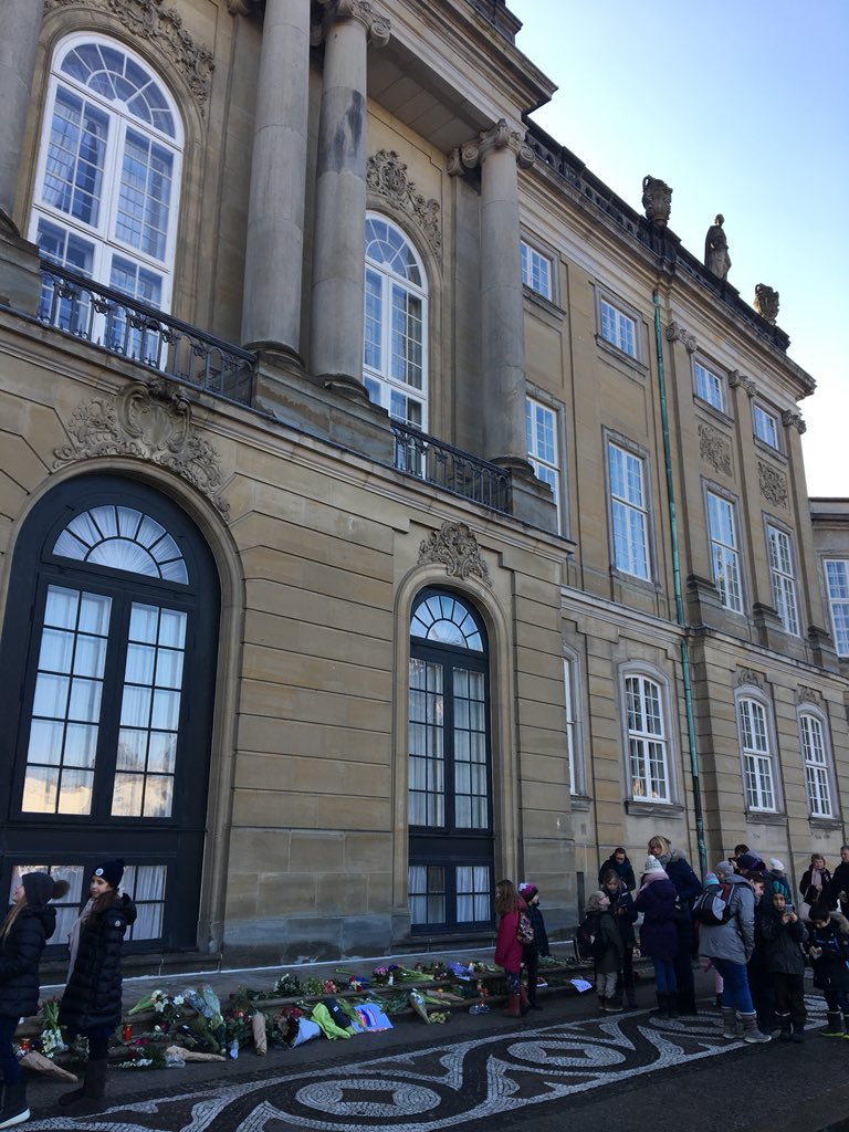 Floral tributes, and a crown, for Prince Henrik at Amalienborg