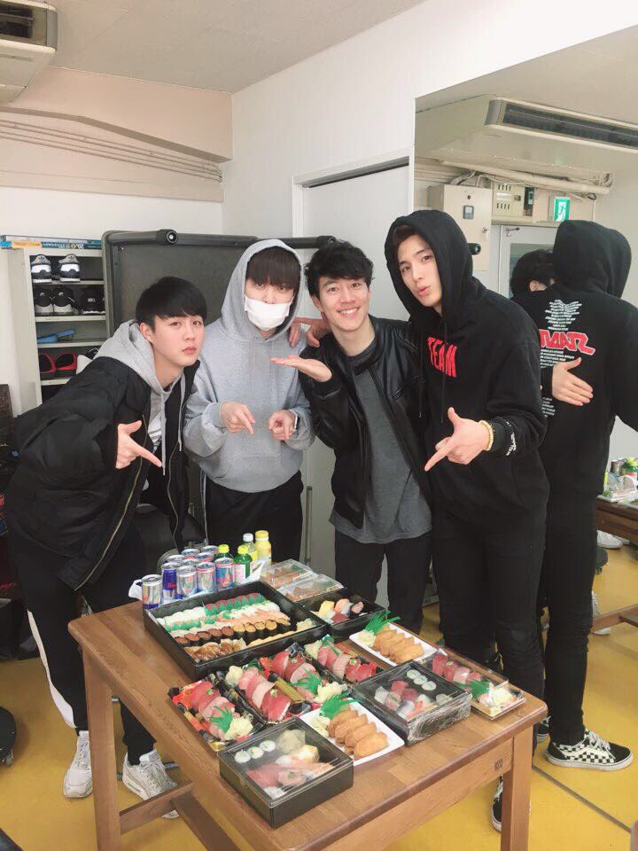 six_snuper's tweet photo. [trans] 180214
via snuperjapan

The sushi 🍣 was delicious!
Just a little while until the performances... I'll do my best more and more at practice!
Come with a lot of people to see it, okay?

#MyBucketList #Sushi #Delicious #ComeSeeIt #WithMany
#Snuper #Taewoong https://t.co/vFz6XXeAq6