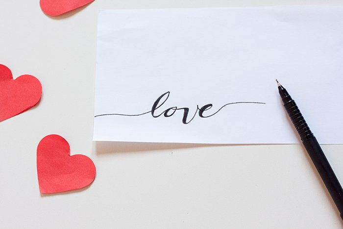 AllAboutWay's tweet photo. #Love is so #beautiful and diverse that you can feel it by your pet, friends, couple, parents, siblings... it is a feeling that does not need a date, but the calendar reminds us that sometimes it does not hurt to give a present
💓💌
#14Feb #TeamCanada #ValentinesDay #Valentinstag https://t.co/GFdmONRLv3
