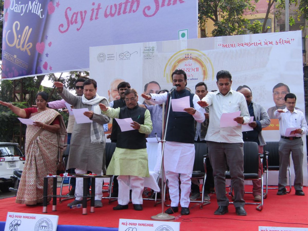 AmdavadAMC's tweet photo. Today Mayor Shri @igautamshah participated in #SwachhtaRound with Shri @KaushikPatelBJP Revenue Mini. GoG, Dy Mayor Smt. Pramodben, Shri @PravinSCC, Actor Shri @actormanojjoshi, Shri Mayur Vakani, Singer Shri Arvind Vegda, Shri Rakesh Pujara and other dignitaries at Naranpura. https://t.co/tpKm3qA2Cd