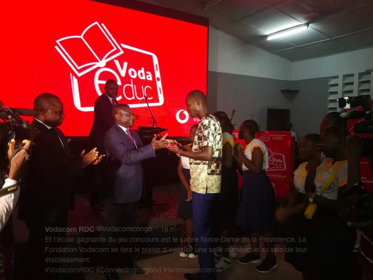 Optimumcoms's tweet photo. #OptimumRdc 👉 Accompagner les filles à réussir dans leurs études et à exceller dans leurs carrières professionnelles. Un voeux de la #FondationVodacom traduit par cet event de la journée des femmes et filles de Science, conçu et réalisé par Optimum #Corporate #Vodaeduc #Digital https://t.co/0HKXPVJo9Z