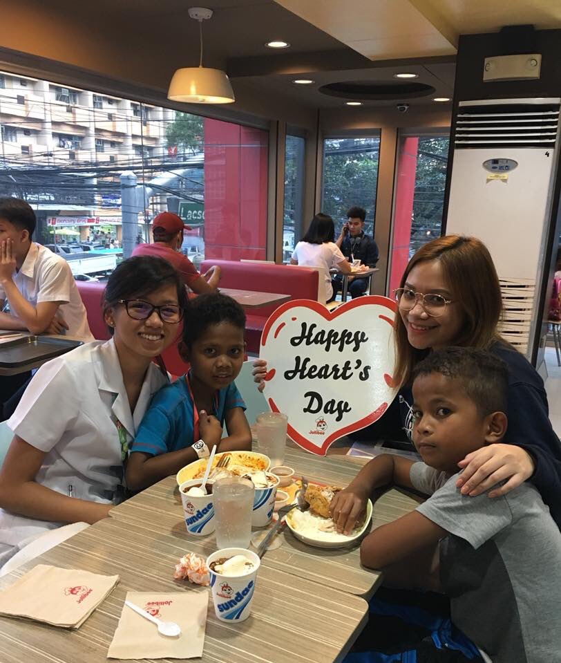 USTCOMACH_PHA's tweet photo. Roses are red
Violets are blue
Keep the flowers
We’d rather have JOLLIBEE FOREVER ❤️

Happy heart’s day everyone! ☺️☺️☺️
#BelieveInThePowerOfLoveJollibeeUSTDapitan https://t.co/Bxv4rLhpQC