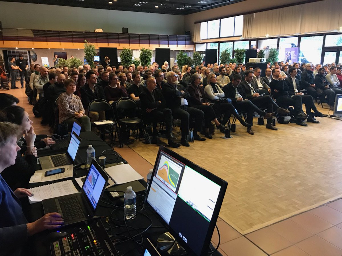 IsaStanguennec's tweet photo. Belle participation pour les rencontres salariés de l'Unité d'Intervention Orange Pays de Loire, 2017 a été une très belle année, 2018 est bien lancée !  #orange_ouest #digitalethumain https://t.co/3JiHkf9r1Z