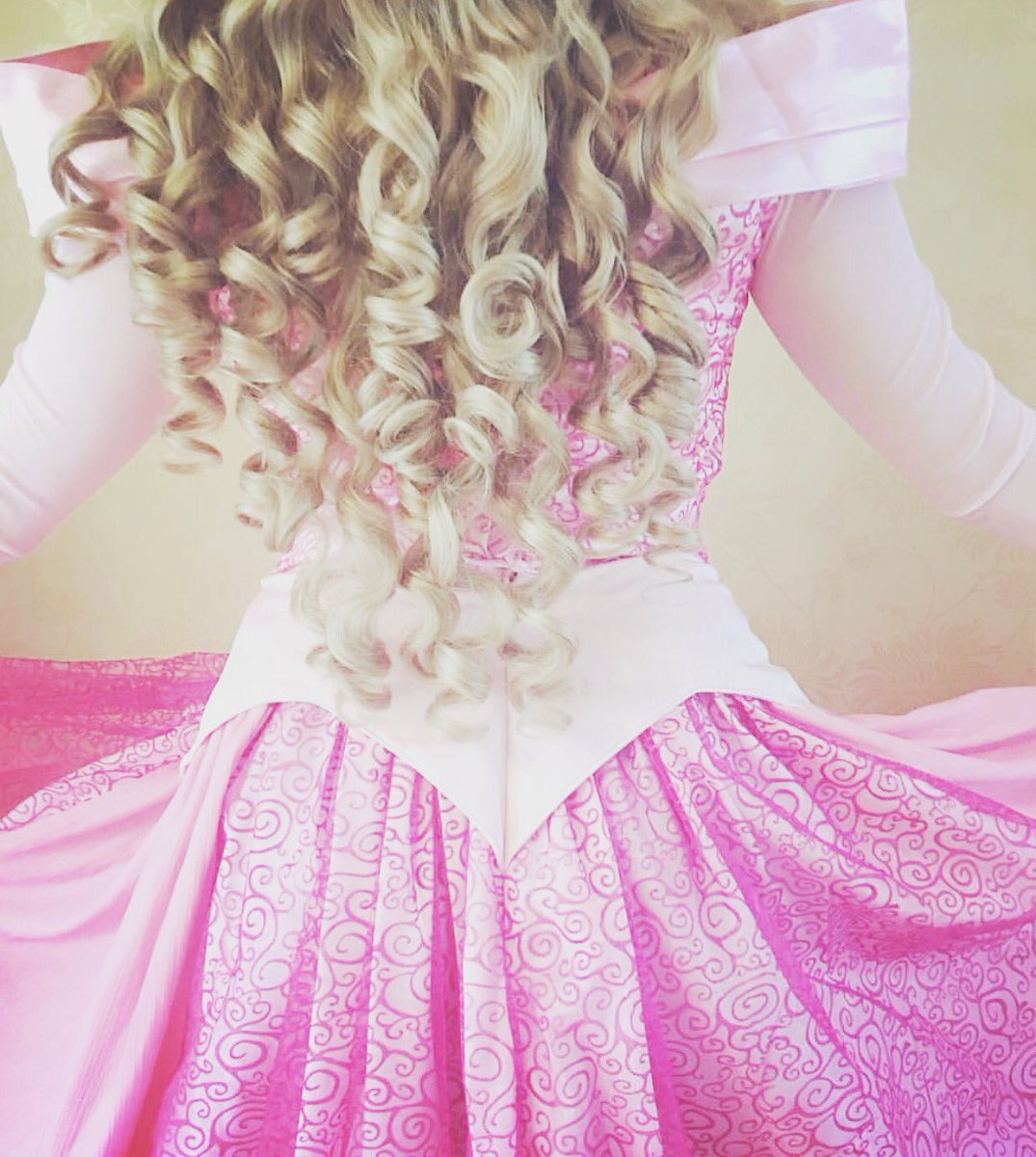 princesslpool's tweet photo. 💗HAPPY VALENTINES DAY!💗

Sending you all lots of love 💕

#valentine #princess #theprincessexperience #princessparty #love https://t.co/QPr0wMGZzT
