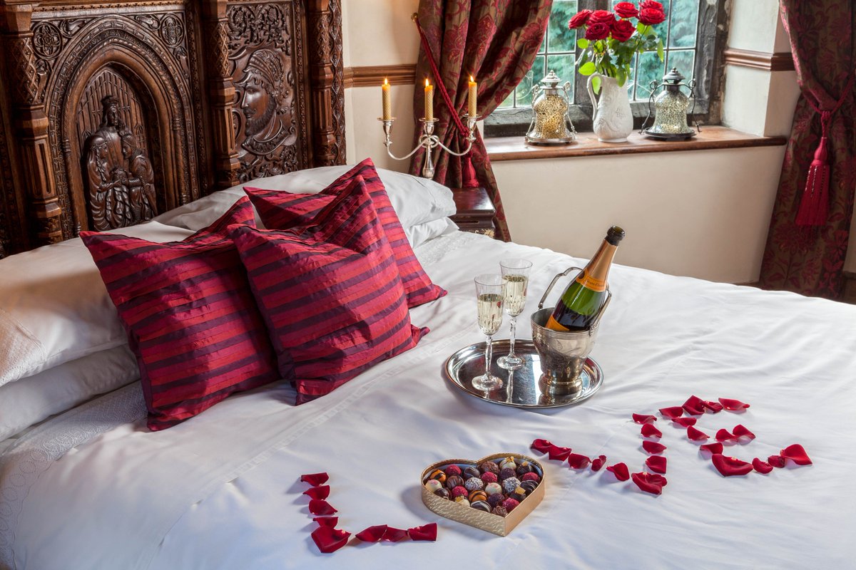 breconcottages's tweet photo. Love is in the air 😍still time to book a #remantic break away in the #breconbeacons https://t.co/ytcnu3UKqu #Valentines #ValentinesDay #ValentinesDay2018 #LoveIsInTheAir #cariad https://t.co/nH3kDWJR1v