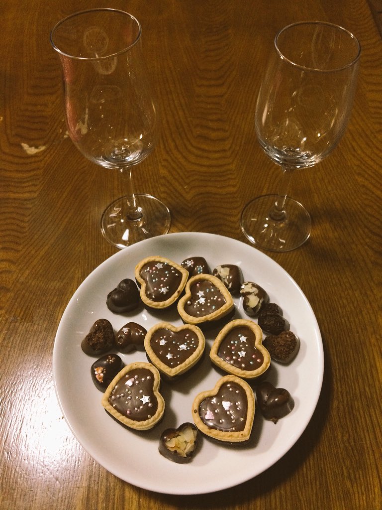 KrisReview's tweet image. In #Japan, on #Valentine’s Day women give men chocolate, so I made some sweets for my #love. Happy Valentine’s Day, everyone!