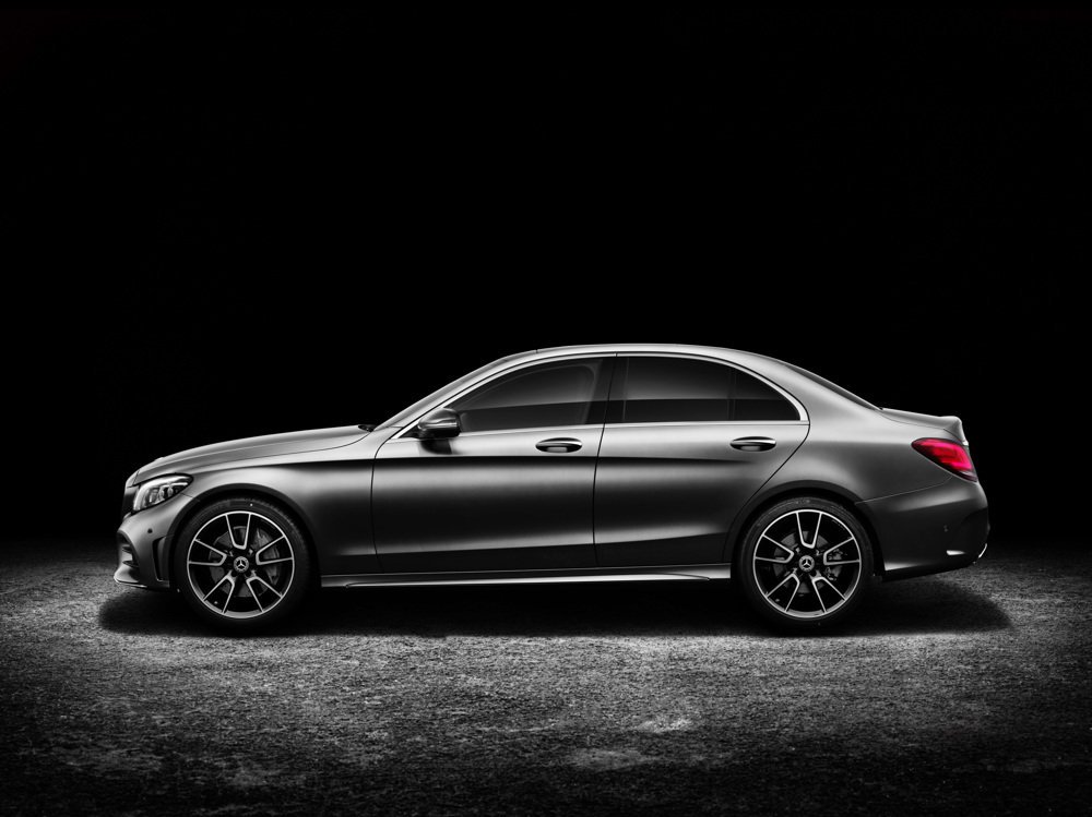 AutoKucaMikoM's tweet photo. Osvežena C klasa je spremna za #GenevaMotorShow
#MercedesBenz #Cclass #NewCclass https://t.co/ujU39BZRgh