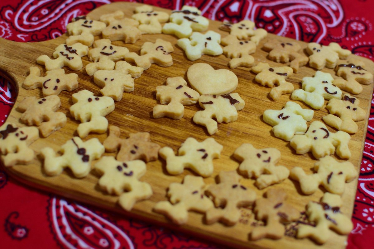 かん はっぴー バレンタイン W 今年は家族 ほぼ自分 クッキー スヌーピーのハグクッキーの本買ってたのやっと作ったよー 母にもウッドストックのお顔てつだってもらったw もう既に何匹もお腹の中です Happyvalentine T Co Ho5snw4fjv