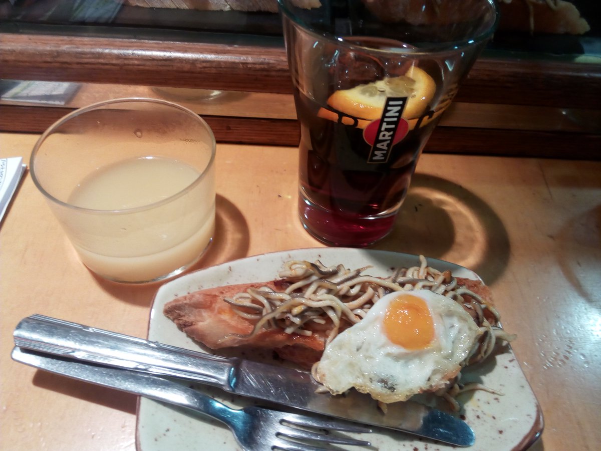 TAPA DEL DIA, REBANADA DE GULAS, PIMENTÓN Y HUEVO

irdetapeo.blogspot.com.es/2018/02/tapa-d…

¡¡Feliz día de los enamorados!! Un plan perfecto es ir de tapeo con la persona a la amas, o prepararle una cenita a base de tapas caseras. Ahí dejo esta idea....