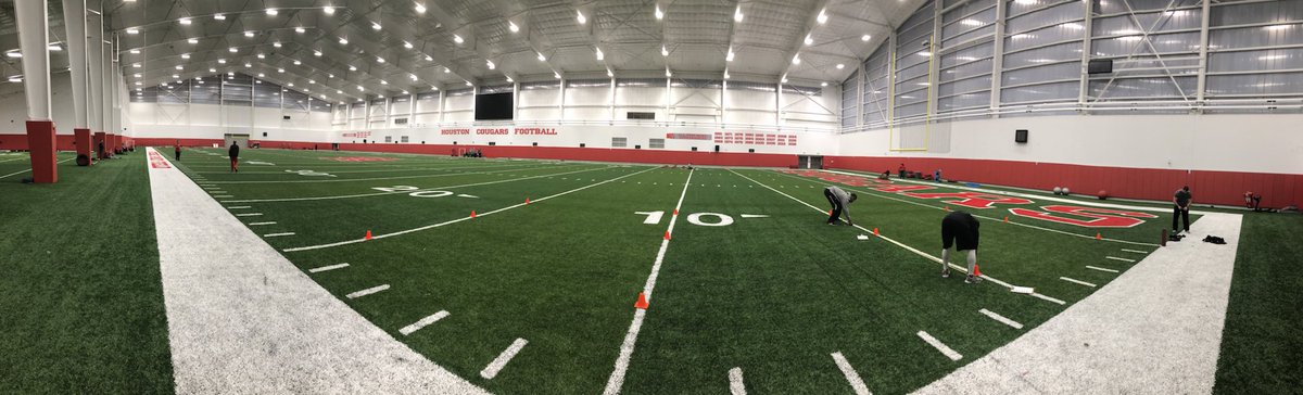 UHFBRecruiting's tweet photo. Time to work! #CompetitiveFocus #GoCoogs https://t.co/9PH2O485XL