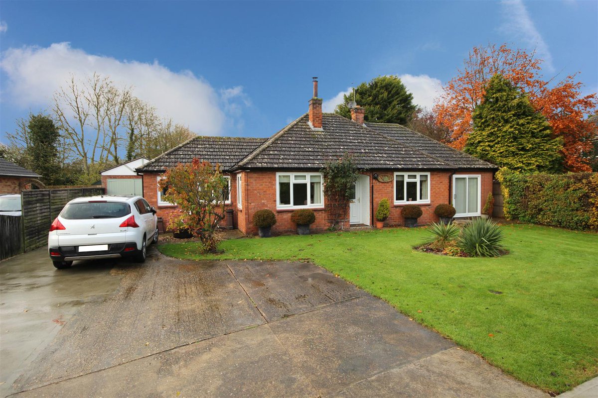 choiceagent's tweet photo. ** BEAUTIFUL HOME** 

We offer for sale this immaculate and most spacious, detached bungalow with two bedrooms (one ensuite) and two reception rooms. The property is situated in a pleasant position at Maltby le Marsh.

For a viewing call us on 01507 472016🏡😀 https://t.co/lcJJQbMGxt