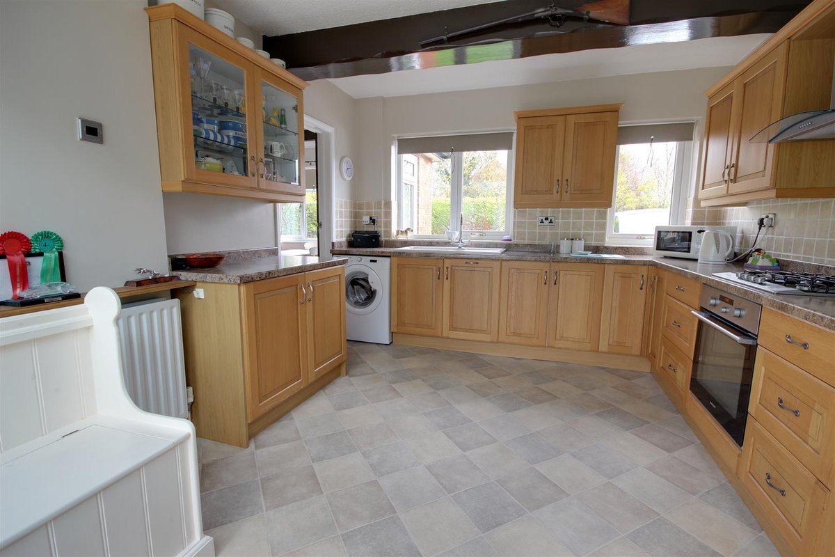 choiceagent's tweet photo. ** BEAUTIFUL HOME** 

We offer for sale this immaculate and most spacious, detached bungalow with two bedrooms (one ensuite) and two reception rooms. The property is situated in a pleasant position at Maltby le Marsh.

For a viewing call us on 01507 472016🏡😀 https://t.co/lcJJQbMGxt