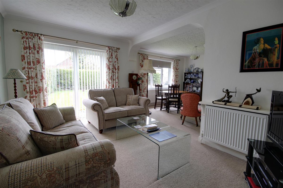 choiceagent's tweet photo. ** BEAUTIFUL HOME** 

We offer for sale this immaculate and most spacious, detached bungalow with two bedrooms (one ensuite) and two reception rooms. The property is situated in a pleasant position at Maltby le Marsh.

For a viewing call us on 01507 472016🏡😀 https://t.co/lcJJQbMGxt