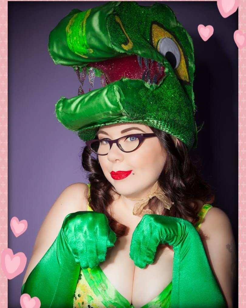 PinCushionPinup's tweet photo. Happy Valentine's day everyone!
ππ Photo by @claireseville
Boarder added by me.
#ValentinesDay #dinosauroftheday #dinosaurlove #pinup #allaboutpinup https://t.co/yypbXsbZjR