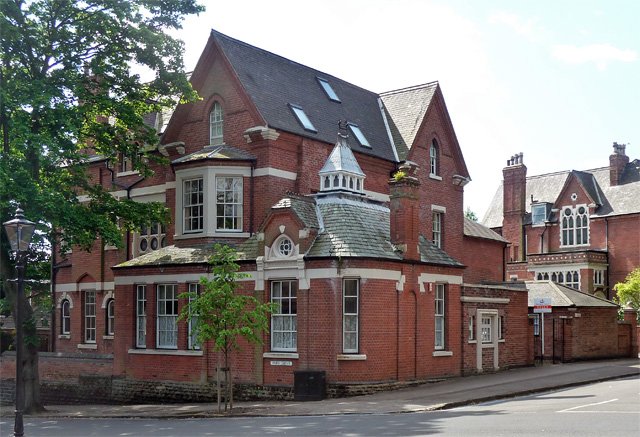 A brief history of The Park estate in Nottingham and why we love it, with buildings created for Jesse Boot, founder of <a href="/BootsUK/">Boots</a> , Frank Bowden and John Player, the beautiful architecture is one of a kind 🏡🏘️🌳 bit.ly/2BrXWLI