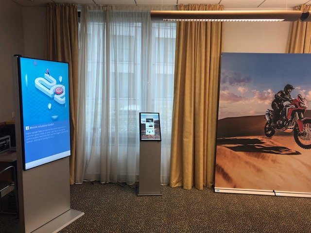wizAIsolutions's tweet image. Aktuell läuft seit gestern unsere Roadshow 2018. 
Gestern in Berlin, jede Menge neue Kontakte und interessante Gespräche. Es bleibt spannend. 
#wireroberndeutschlandimsturm #digitalsignage #softwaredevelopment #roadshow2018 #samsungpartner