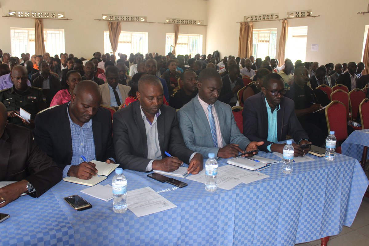 GovernanceRw's tweet photo. Today RGB held a workshop to disseminate findings of the Citizen Report Card 2017 in the @RwandaWest. SG. @ekalisa1 told participants at the workshop that #CRC2017 serves as a mirror for local leaders to evaluate themselves in light of citizens' perceptions on service delivery https://t.co/MMzkK62jcr