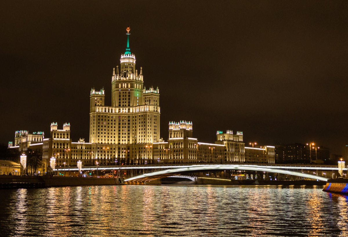Beautiful illuminated Radisson Royal Hotel picture taken from the boat of a Rivercruise on Moskva River. 
Photo taken by Thomas Rychly vr-easy.com 

#radisson #moskwa #moskow #moscow #foto #moscowcity #moskva #moskowcity #moskwa #мск #from #rivercruise