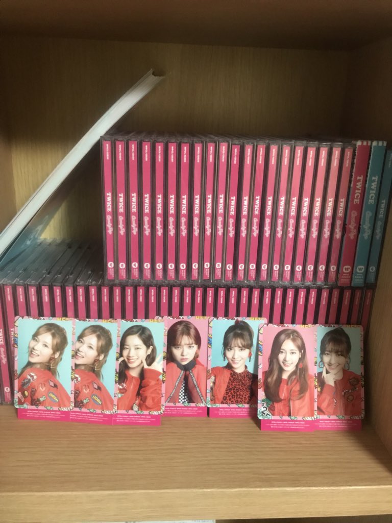 twiceDaHyun19's tweet photo. 追加で買ったら、当たったのでソンムルします！ミナのトレカは〆切ます。
今回は、7人の方から自分が勝手に選ばさせてもらいます。〆切はこの投稿から一週間後です。参加方法は、フォローとRT&amp;いいね。あとリプにどのトレカが欲しいか書いてください。トレカ別に選びます。
#TWICEハイタ会 
#トレカ https://t.co/HhRwglRm6N