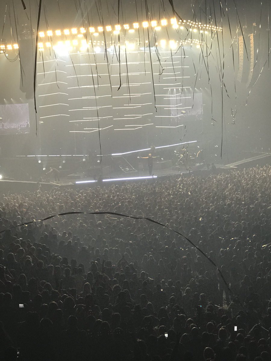 scripttee's tweet image. Please take me back 😒😓@thescript ☘️