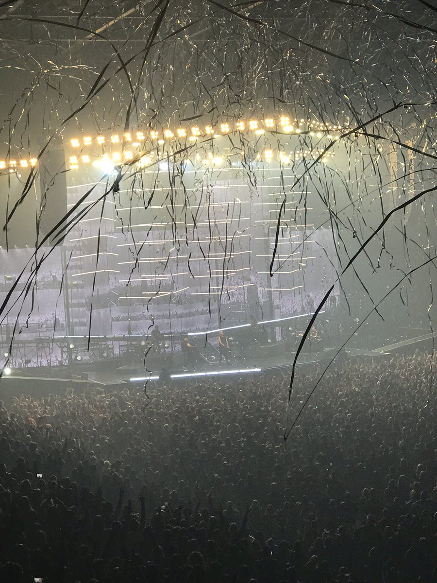scripttee's tweet image. Please take me back 😒😓@thescript ☘️