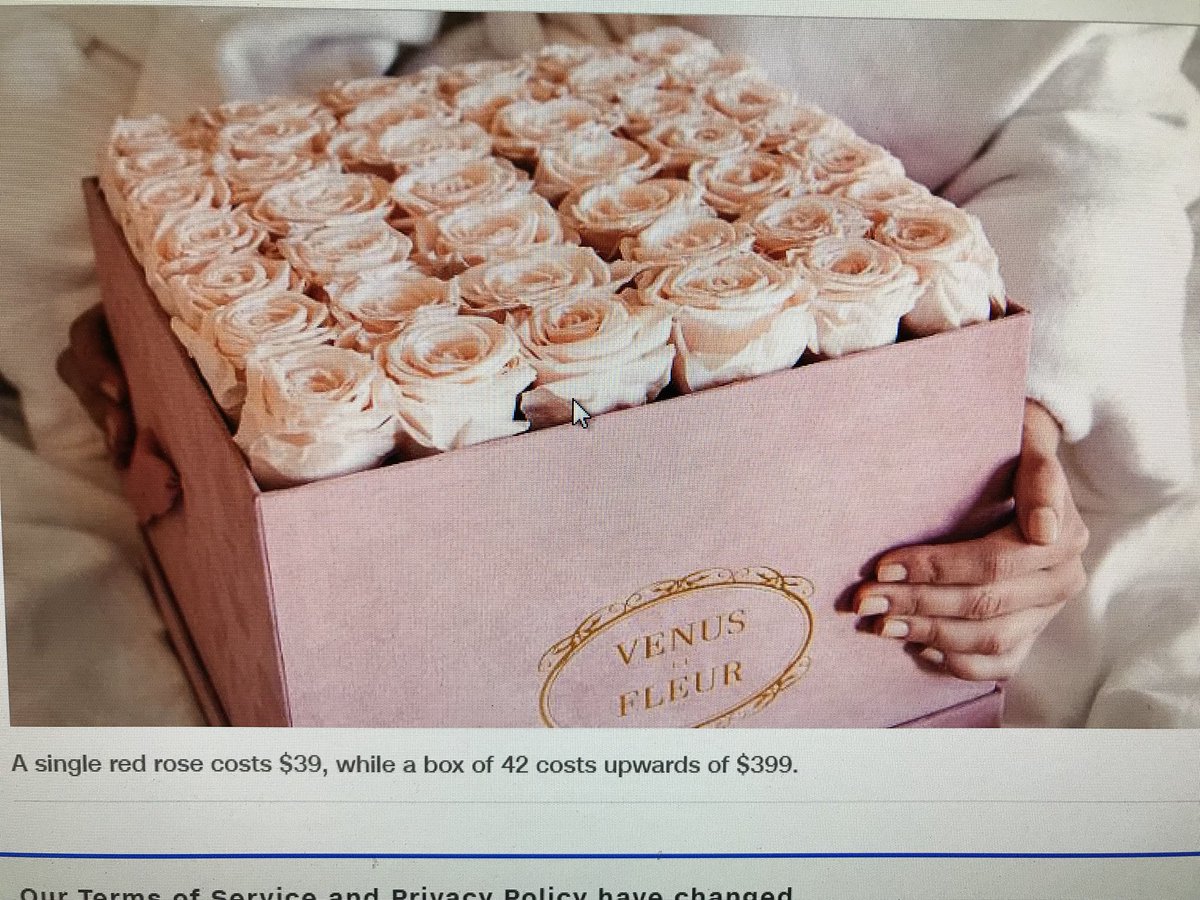 bcburroughs's tweet image. WHAT IS HAPPENING?!?! We are definitely living in some sort of simulation #BoxedRoses