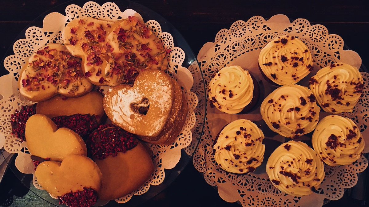 Whether you've got a date planned or spending the night in,
Our Valentine's treats are bound to make you grin!

Happy Valentine's Day! 😚💝🍰☕

#CafeLeemoo #Leemoo #ValentinesDay #RedVelvet #Cupcake #Heart #Flowers #Biscuit #Coffee