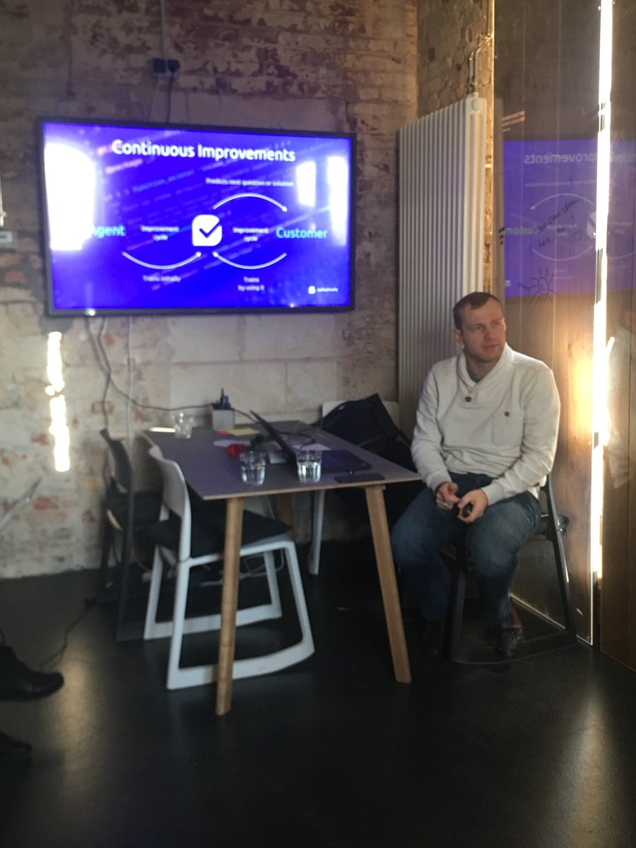 Der_Link_SG's tweet photo. Great intro to their virtual agent / #chatbot solution by @solvemate_HQ https://t.co/rSZT9hWTJ7