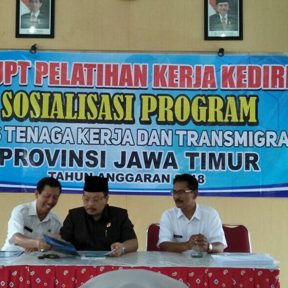 ppp_kabblitar's tweet photo. Bapak Ketua DPC PPP Blitar pada 
Sosialisasi Program 2018
Balai Latihan Kerja Kediri
Di Kantor Kecamatan Kanigoro
#pppbisa #pppzamannow #pppblitar #pemimpinmilenial https://t.co/rz1XgCpwJ5