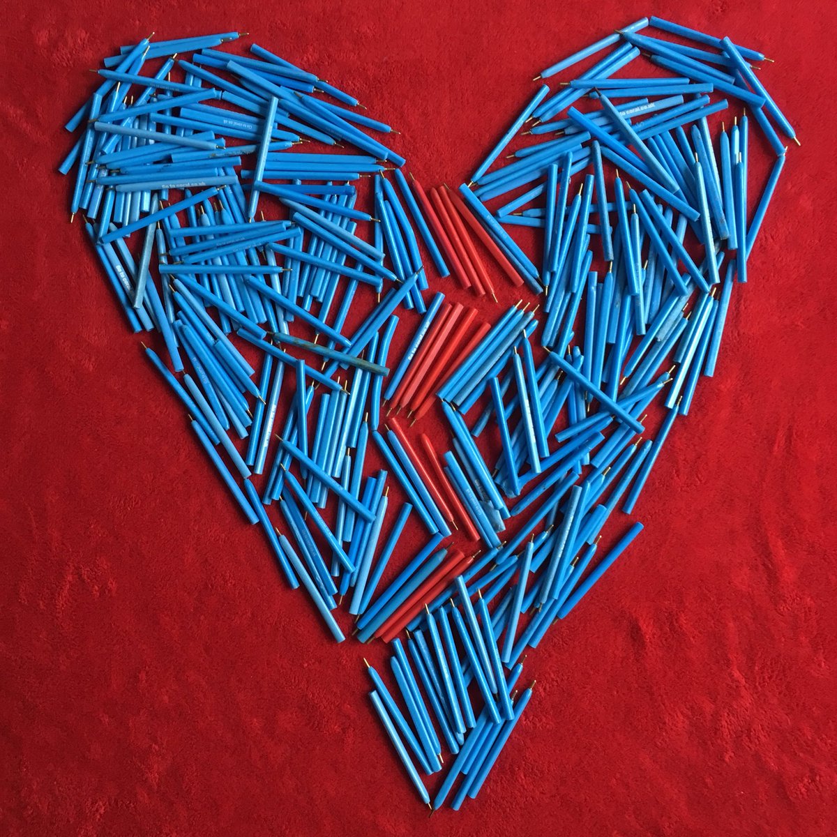 picmeupshuffle's tweet photo. Ladbrokes pens are red , Corals make us feel blue. Theyโre left down our street, what can we do? Any ideas @coral #takeresponsibility #bookiepens #coral #blueheart #brokenblueheart #coralpens #blue #bluepens #collecting #dropped #discarded #binoutside https://t.co/t4AKS9Eshz