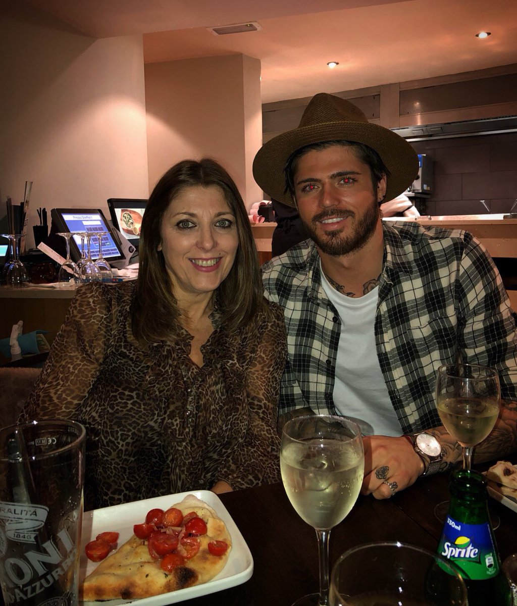 SamReece's tweet photo. Happy Valentine’s Day Mum, your my valentines because I’m still yet to meet anyone that is a loyal, supporting and loving as you I look up to you as a woman and nobody has compared to you, Love you ❤️ https://t.co/lHq8foiQ7I