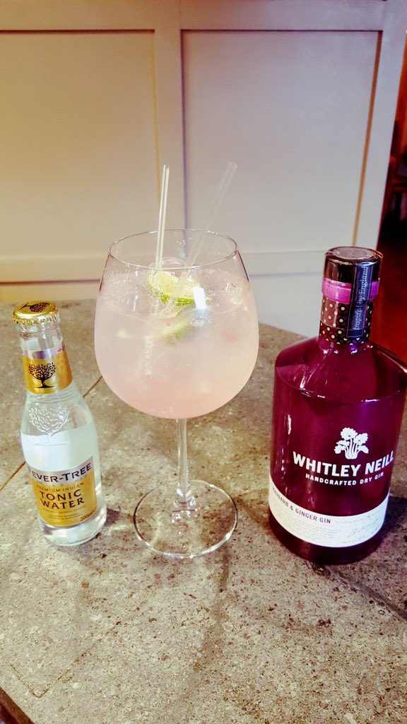 GreatEccPub's tweet photo. Happy Valentines Day! A little taster of our special drinks to wet your whistle! #ValentinesDay https://t.co/6p8CLnq7n6