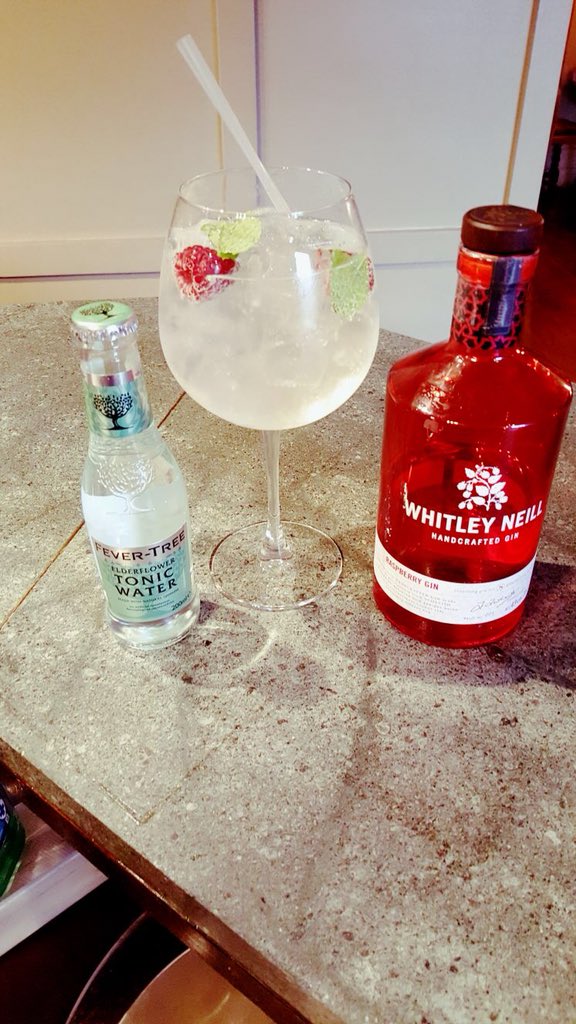 GreatEccPub's tweet photo. Happy Valentines Day! A little taster of our special drinks to wet your whistle! #ValentinesDay https://t.co/6p8CLnq7n6