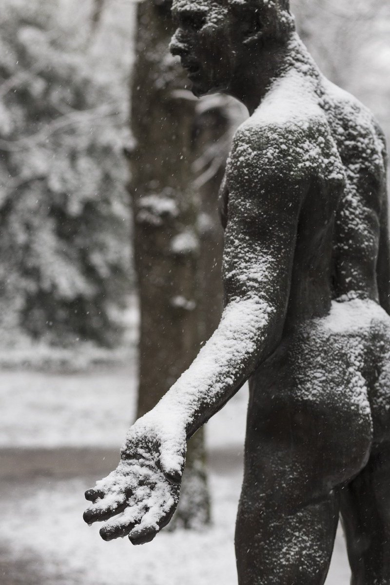 MuseeRodinParis's tweet photo. Le jardin de #sculptures du musée #Rodin sous la #neige. The #sculpture garden of the Musée Rodin in the #snow. Venez nous rendre visite/Come to visit us: https://t.co/YFQOv6MiNu | Ambiance romantique pour la soirée #RodinLove : https://t.co/Dvot2YagDD https://t.co/EvIVczSvWa