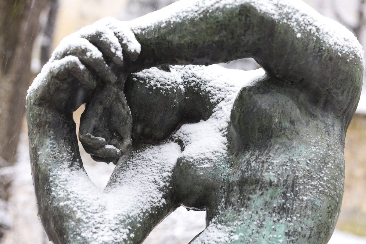 MuseeRodinParis's tweet photo. Le jardin de #sculptures du musée #Rodin sous la #neige. The #sculpture garden of the Musée Rodin in the #snow. Venez nous rendre visite/Come to visit us: https://t.co/YFQOv6MiNu | Ambiance romantique pour la soirée #RodinLove : https://t.co/Dvot2YagDD https://t.co/EvIVczSvWa