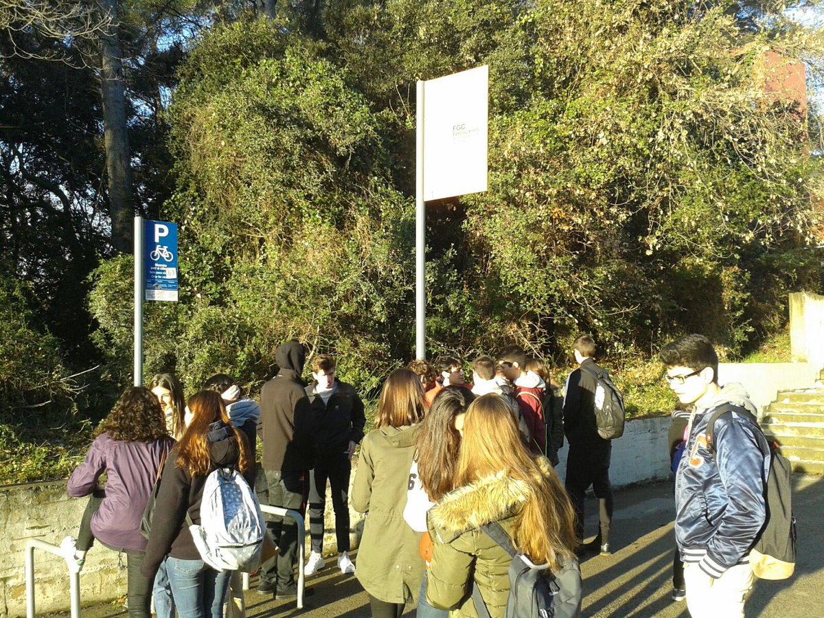 colegiosilbcn's tweet photo. Els alumnes de 2 #BatSIL visiten avui la @UABBarcelona coincidint amb la seva jornada de #PortesObertesUAB #SecundàriaSIL https://t.co/WKLdXHNJlh