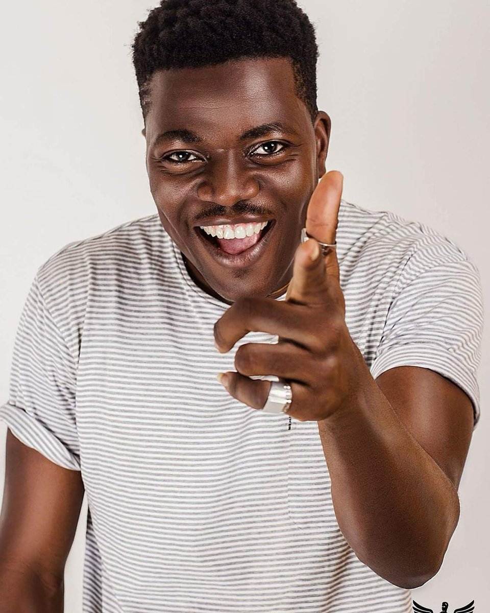 [BIRTHDAY VIBES] 
Aujourd'hui, c'est l'anniversaire d'un de nos photographes préférés, Darios Tossou Aka Riozda-Pictures, Oscar 2016 du photographe de Mode de l'année. Joyeux anniversaire Darios🎉