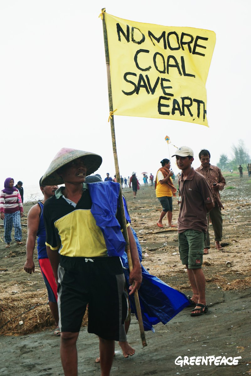 Pantang menyerah. Masyarakat pesisir Batang terus berjuang untuk #TolakPLTUBatang agar anak cucunya tidak merasakan dampak buruk batu bara. Maukah kamu mendukung perjuangan mereka?