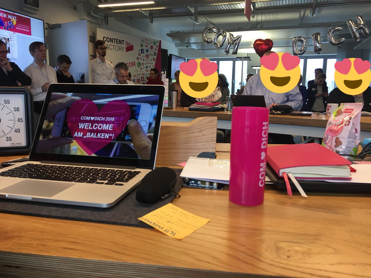coffeeandsteph's tweet photo. Volles Haus heute beim Themencampus in der #ContentFactory 💖 Gesammelte Netzwerkpower in einem Raum. Wir freuen uns auf einen spannenden Austausch. #größteCOMAbteilungderWelt #COMliebtDICH https://t.co/3fILTnIxWu