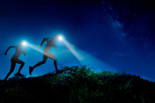 On a publié un nouveau article sur notre blog #deporvillage! On vous parle des éclairages légers les plus populaires pour le #trail running: ow.ly/3C0r30ifzZv