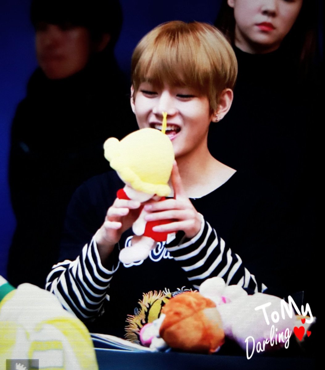 choonsik0912's tweet photo. 인형 차별하는 김태형ㅋㅋㅋㅋㅋㅋㅋㅋ
ㅋ
ㅋㅋㅋ
ㅋㅋㅋㅋㅋㅋㅋㅋㅋㅋㅋ
ㅋ
ㅋ
ㅋ
ㅋㅋㅋㅋㅋㅋㅋㅋ
ㅋ
태형이는 솜뭉치가 좋대ㅠㅠㅠㅠㅠㅠㅠ
#iHeartAwards #BestFanArmy #BTSARMY @BTS_twt https://t.co/4FTQgmoPCx