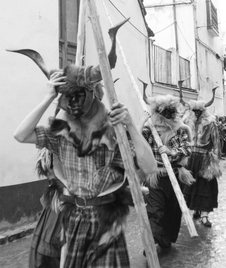 aragonturismo's tweet photo. Buenos días! El Carnaval de Bielsa en Huesca entre los  5 carnavales más curiosos de #España. Nos lo cuenta @Turispain  👉 https://t.co/lM7cyXA3bn #carnaval #AragonTurismo#Sobrarbe https://t.co/dzrY7ZtVxJ