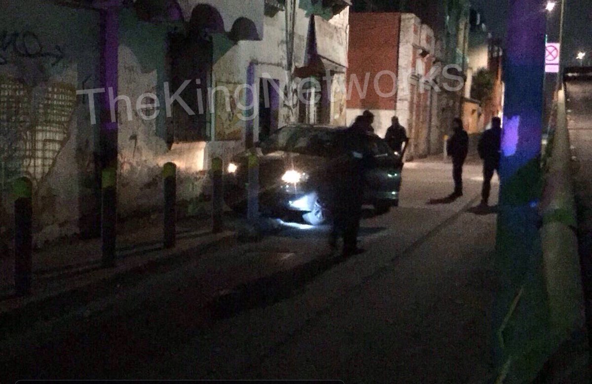 LiveReportmx's tweet photo. Un oficial de la SSP es asesinado por disparos en la esquina de Cuitláhuac y Shetland de la Col.Cosmopolitan en #Azcapotzalco realizan búsqueda de los presuntos responsables hayando vehículo involucrado en la Calle Ciprés Col Atlampa #Cuah https://t.co/ByKlc1LNnn