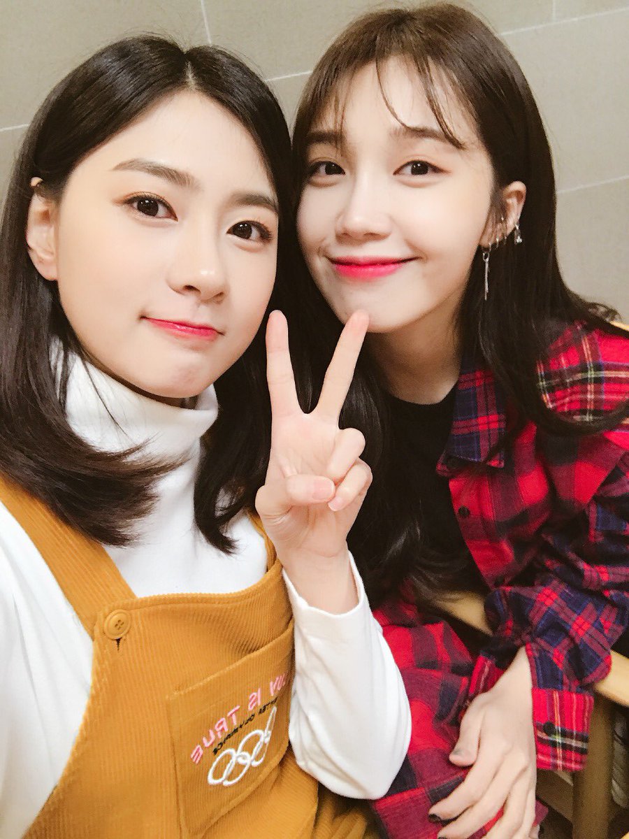 Apink_2011's tweet image. [#하영] 은하수와 브이앱! 시작해요!

#Apink #오하영