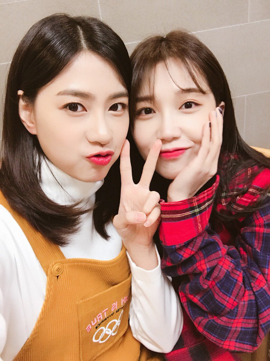 Apink_2011's tweet image. [#하영] 은하수와 브이앱! 시작해요!

#Apink #오하영