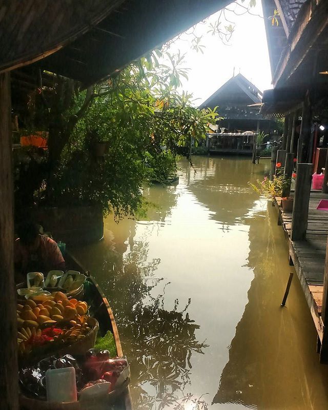 WWNC_101's tweet photo. 🚣 A peek into Pattaya Floating Market 🍌 https://t.co/YN6JwXexFv https://t.co/lhVqSoxiKX